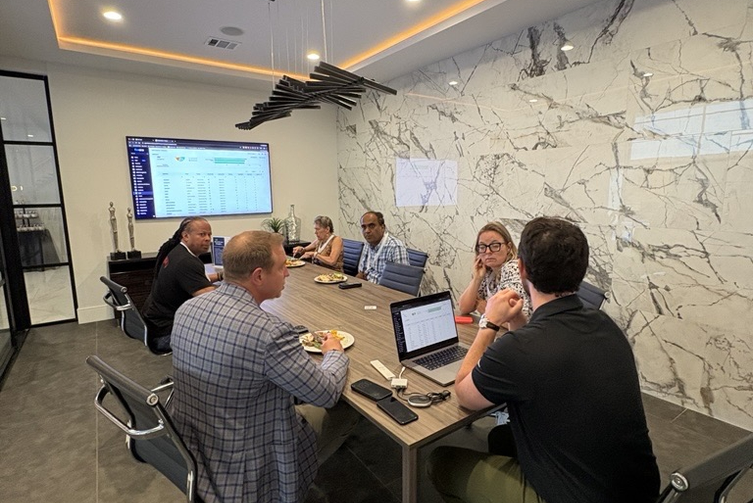 Flexera Live attendees having a discussion